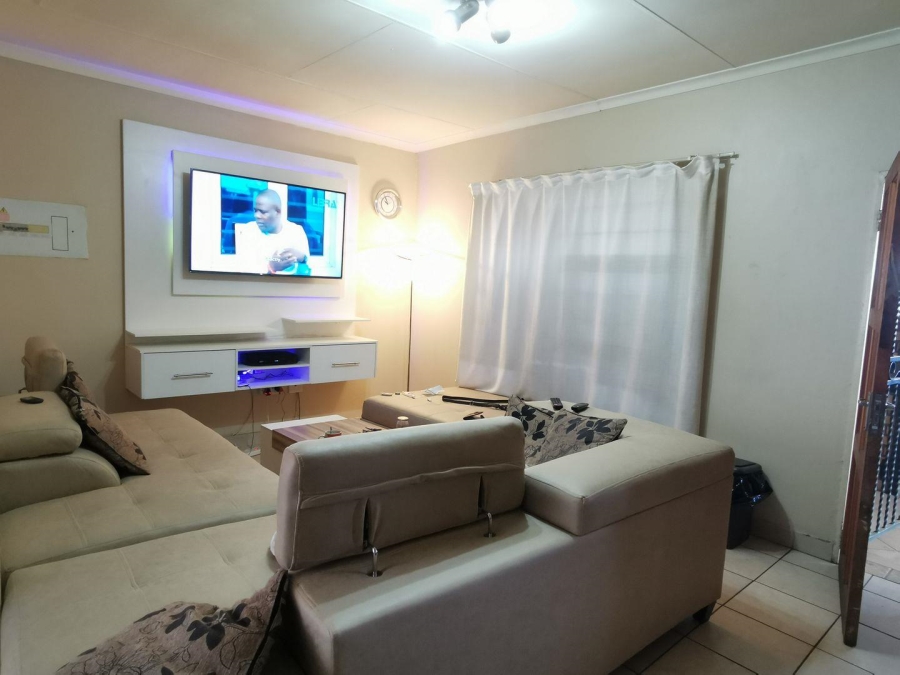 1 Bedroom Property for Sale in Honeydew Gauteng