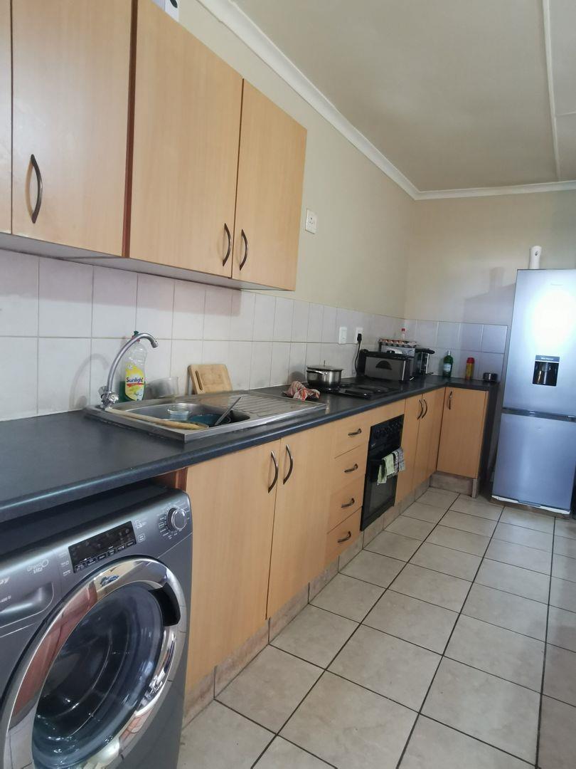 1 Bedroom Property for Sale in Honeydew Gauteng