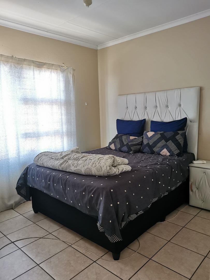 1 Bedroom Property for Sale in Honeydew Gauteng