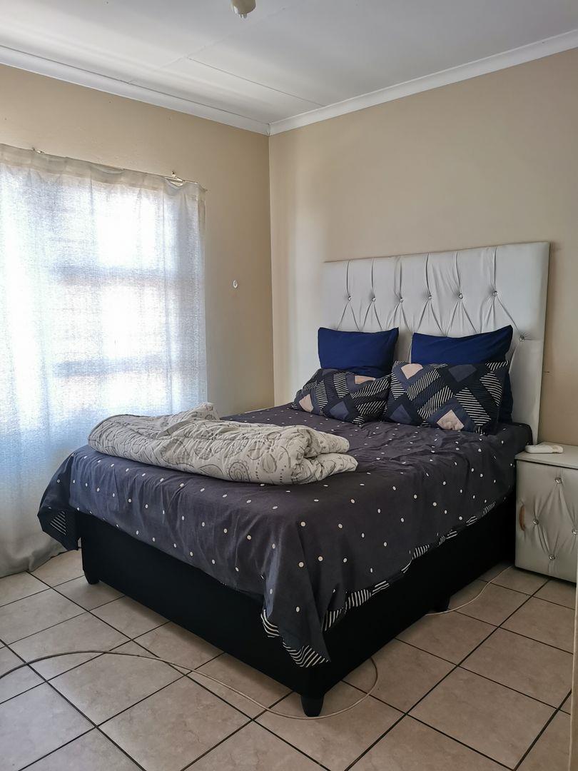 1 Bedroom Property for Sale in Honeydew Gauteng