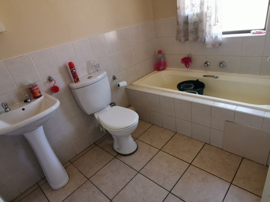 1 Bedroom Property for Sale in Honeydew Gauteng