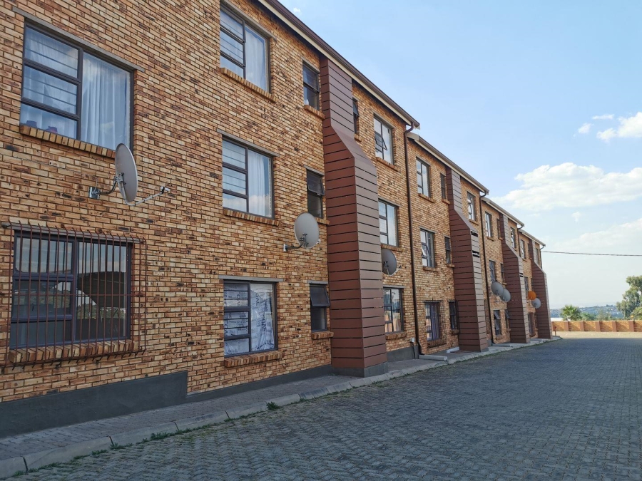 1 Bedroom Property for Sale in Honeydew Gauteng