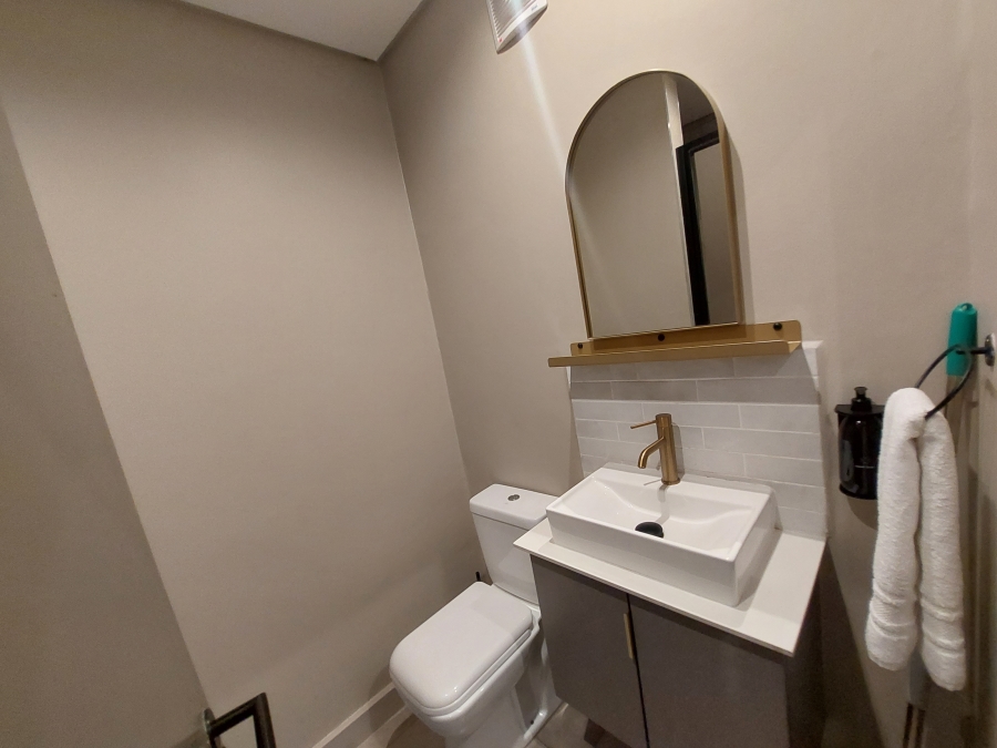 To Let 1 Bedroom Property for Rent in Sandown Gauteng