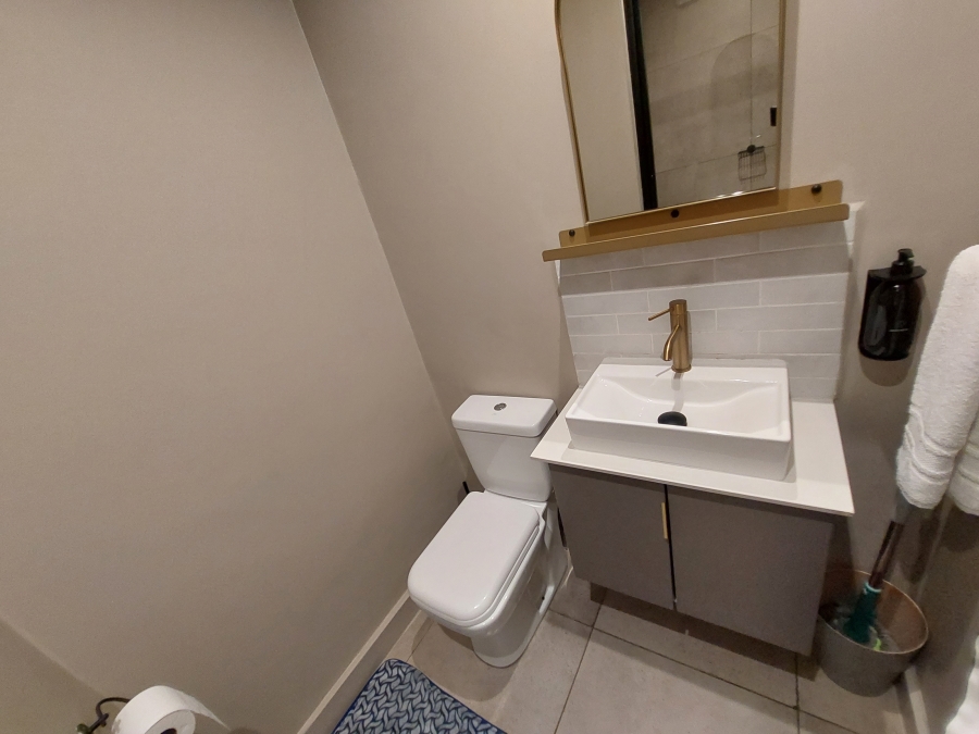 To Let 1 Bedroom Property for Rent in Sandown Gauteng