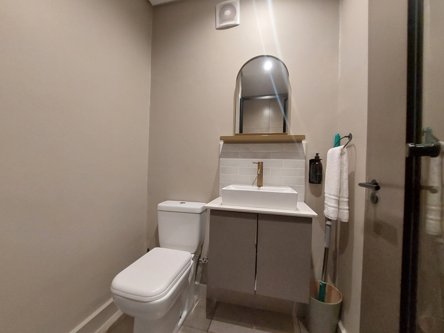 To Let 1 Bedroom Property for Rent in Sandown Gauteng