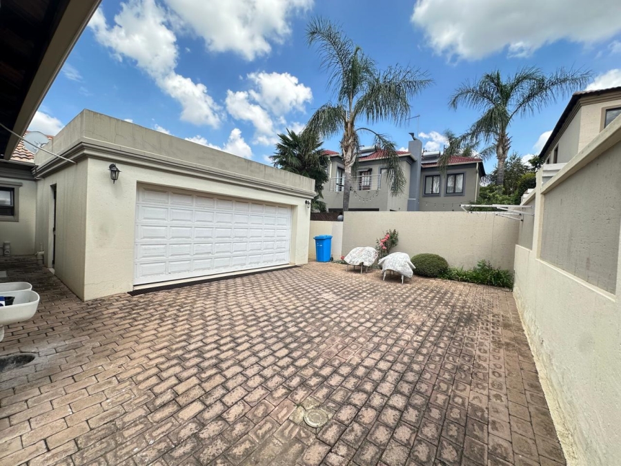 4 Bedroom Property for Sale in Greenstone Hill Gauteng
