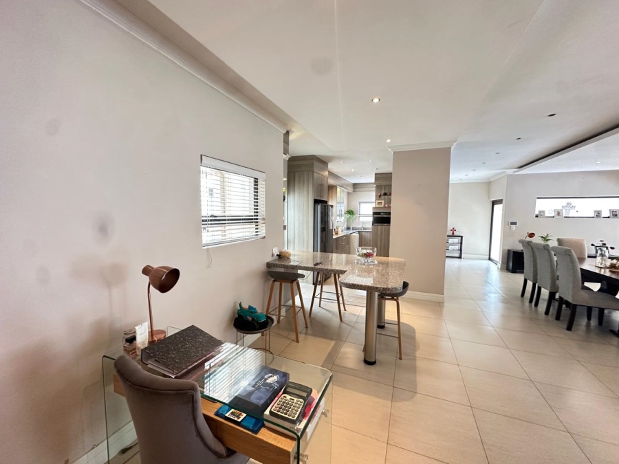 4 Bedroom Property for Sale in Greenstone Hill Gauteng