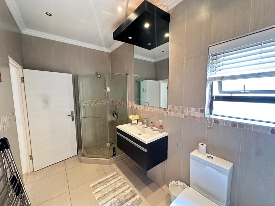 4 Bedroom Property for Sale in Greenstone Hill Gauteng