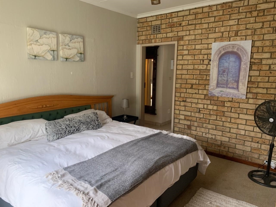 To Let 2 Bedroom Property for Rent in Sandhurst Gauteng
