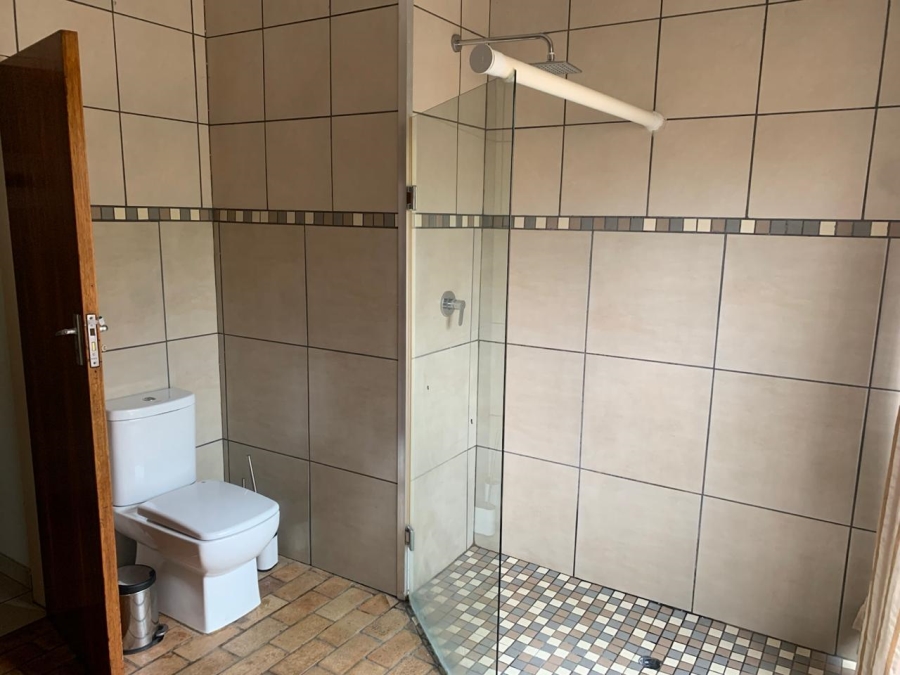 To Let 2 Bedroom Property for Rent in Sandhurst Gauteng