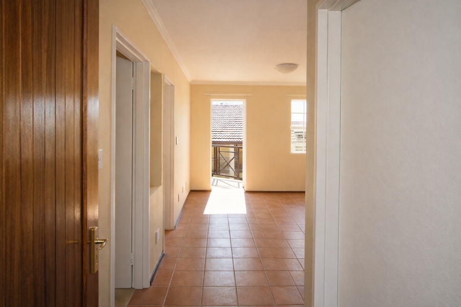 To Let 2 Bedroom Property for Rent in Moffat View Gauteng