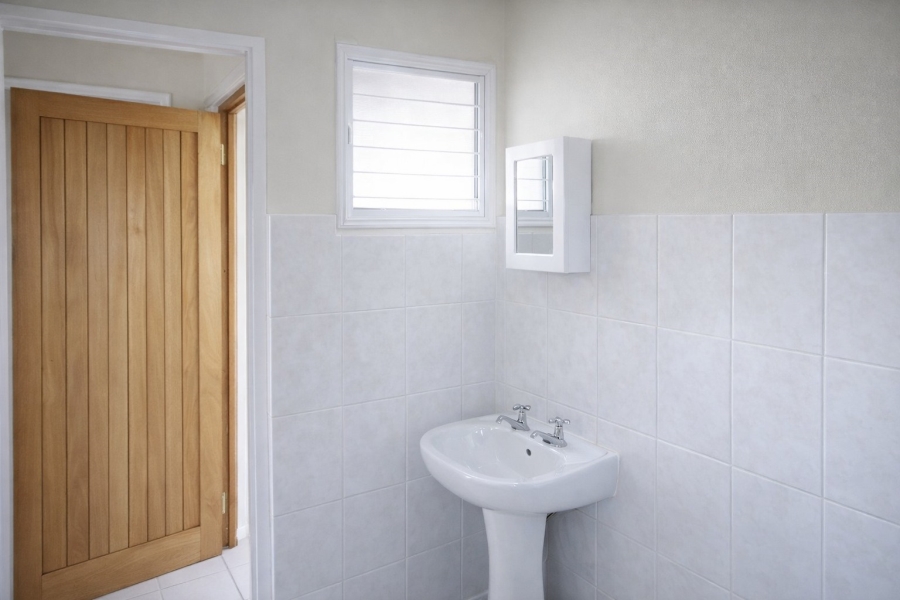 To Let 2 Bedroom Property for Rent in Moffat View Gauteng