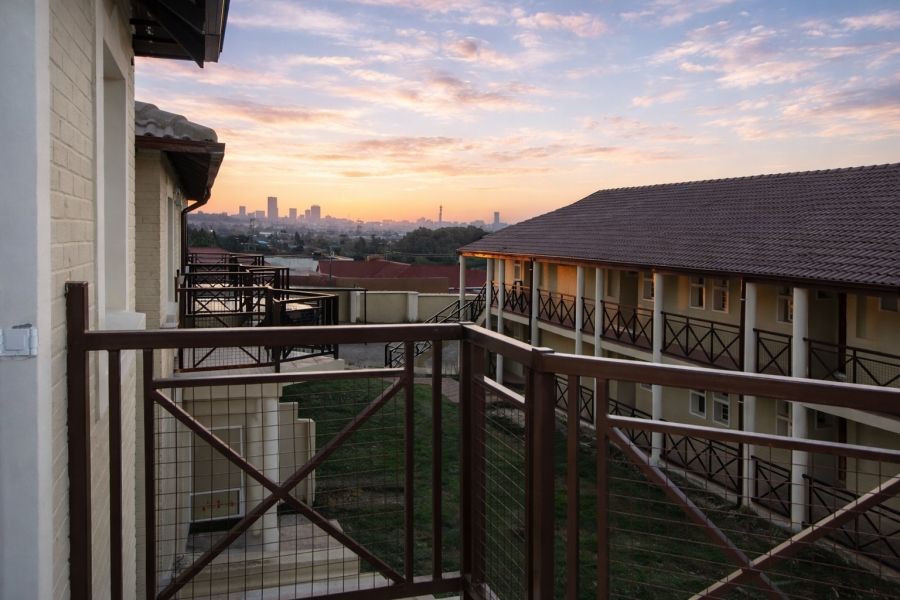 To Let 2 Bedroom Property for Rent in Moffat View Gauteng