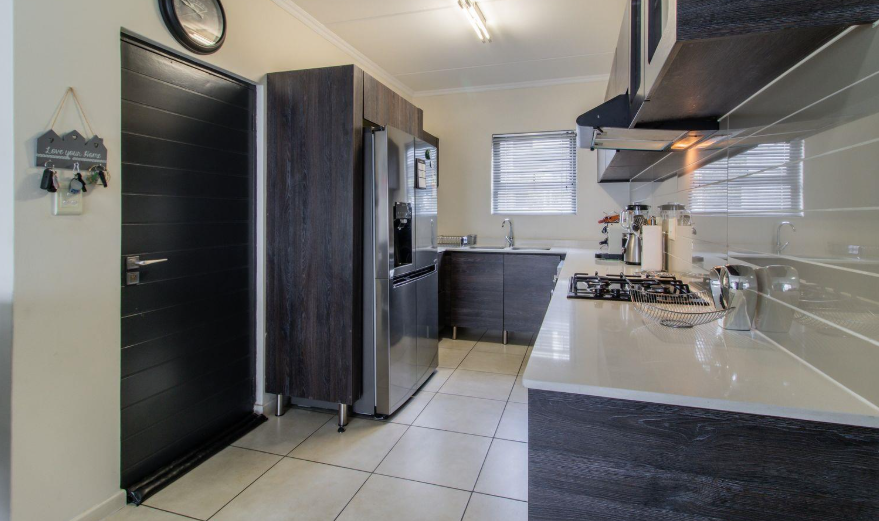 3 Bedroom Property for Sale in Oakdene Gauteng