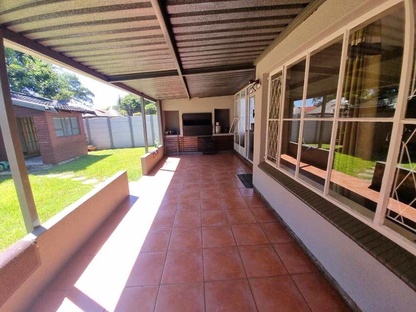 3 Bedroom Property for Sale in Brackendowns Gauteng