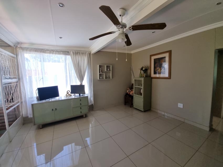 3 Bedroom Property for Sale in Brackendowns Gauteng