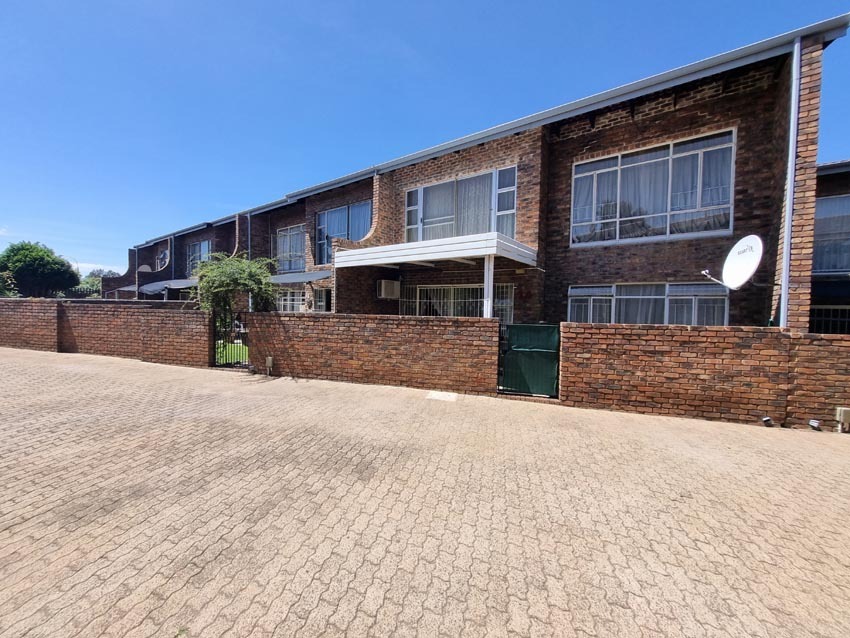 3 Bedroom Property for Sale in Brackendowns Gauteng