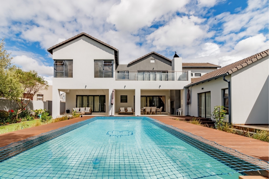 5 Bedroom Property for Sale in Copperleaf Estate Gauteng