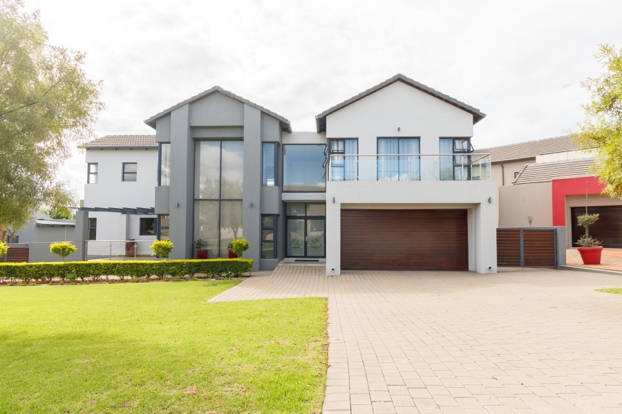 5 Bedroom Property for Sale in Copperleaf Estate Gauteng