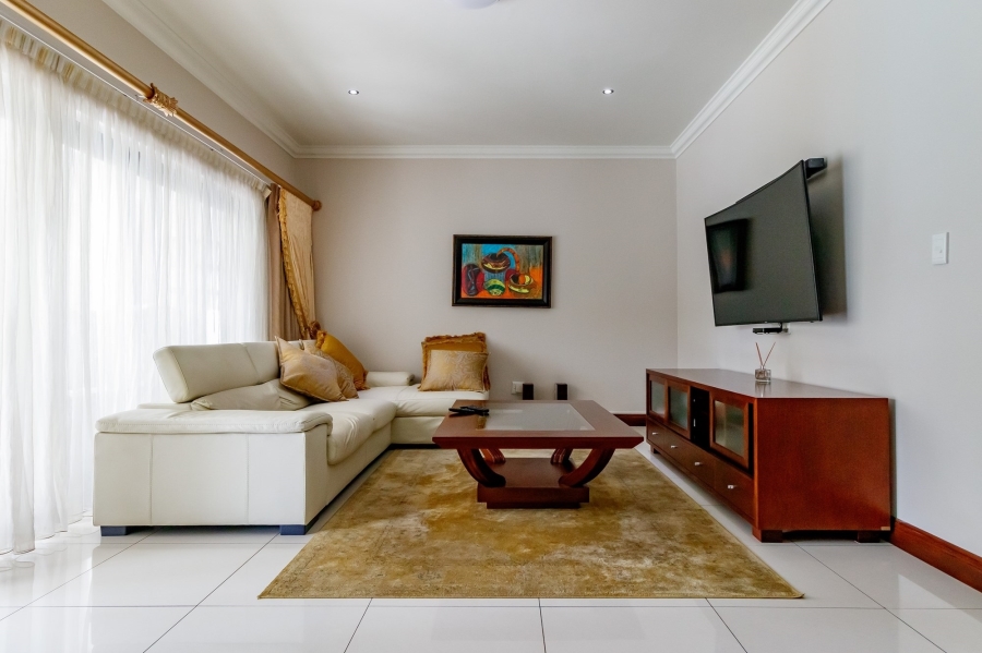 5 Bedroom Property for Sale in Copperleaf Estate Gauteng