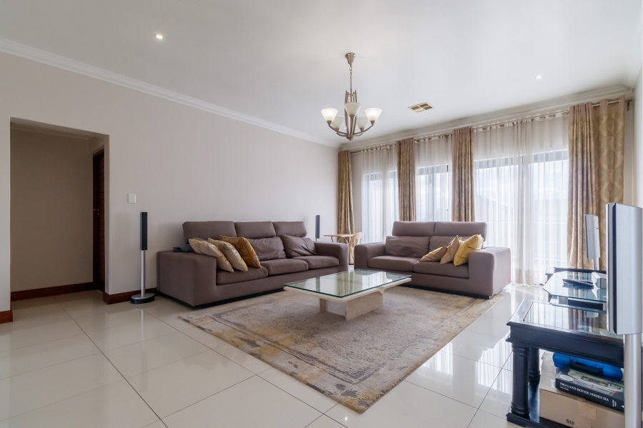 5 Bedroom Property for Sale in Copperleaf Estate Gauteng