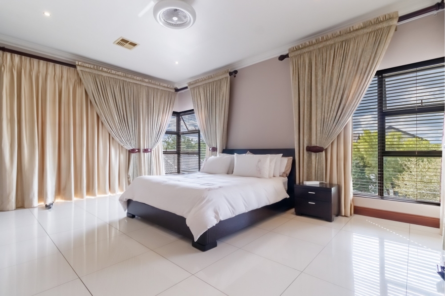 5 Bedroom Property for Sale in Copperleaf Estate Gauteng