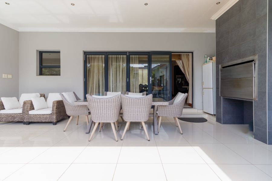 5 Bedroom Property for Sale in Copperleaf Estate Gauteng