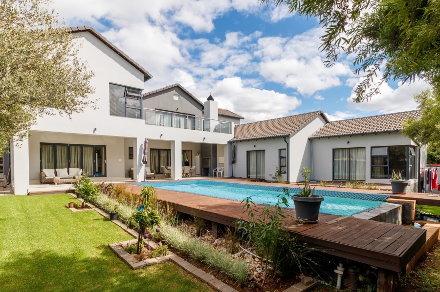 5 Bedroom Property for Sale in Copperleaf Estate Gauteng