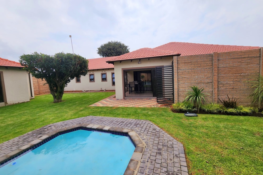 3 Bedroom Property for Sale in Crystal Park Gauteng