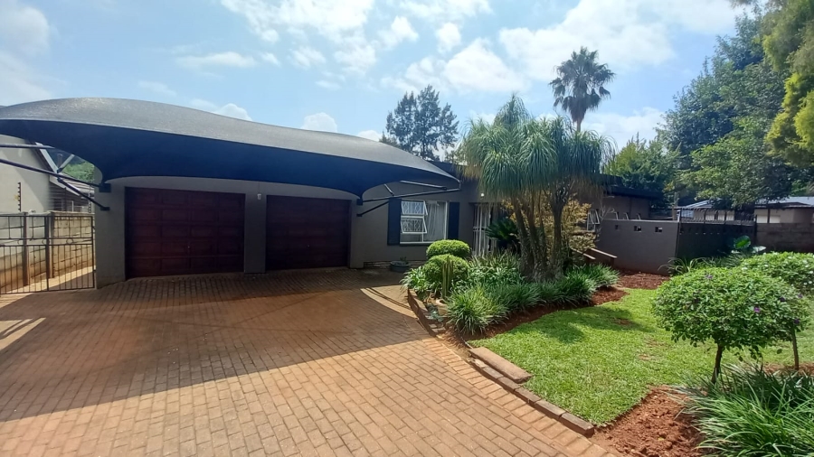 4 Bedroom Property for Sale in Helderkruin Gauteng