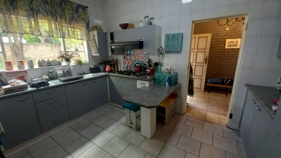 4 Bedroom Property for Sale in Helderkruin Gauteng