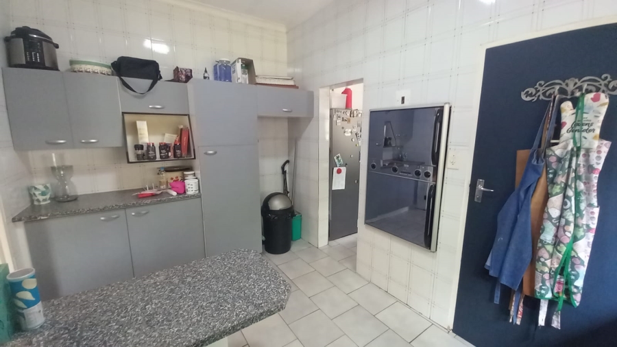 4 Bedroom Property for Sale in Helderkruin Gauteng