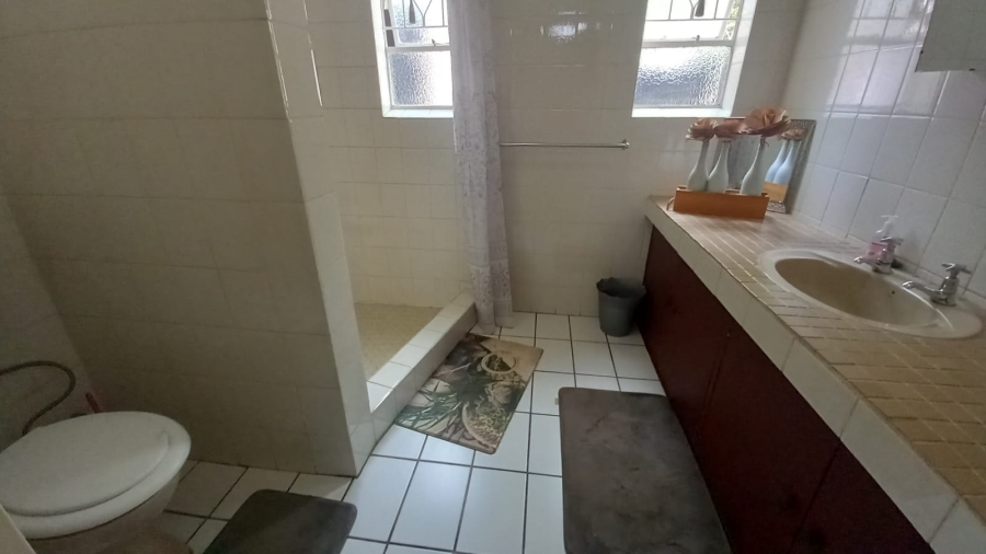 4 Bedroom Property for Sale in Helderkruin Gauteng