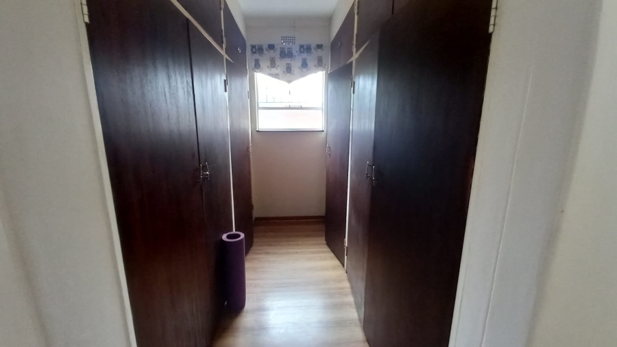 4 Bedroom Property for Sale in Helderkruin Gauteng