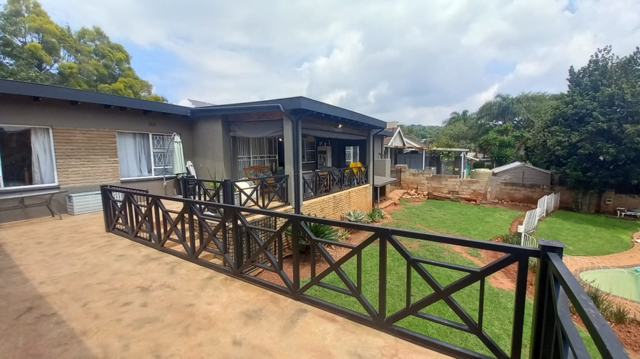 4 Bedroom Property for Sale in Helderkruin Gauteng
