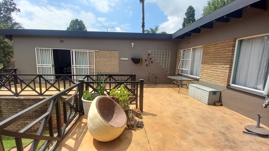 4 Bedroom Property for Sale in Helderkruin Gauteng