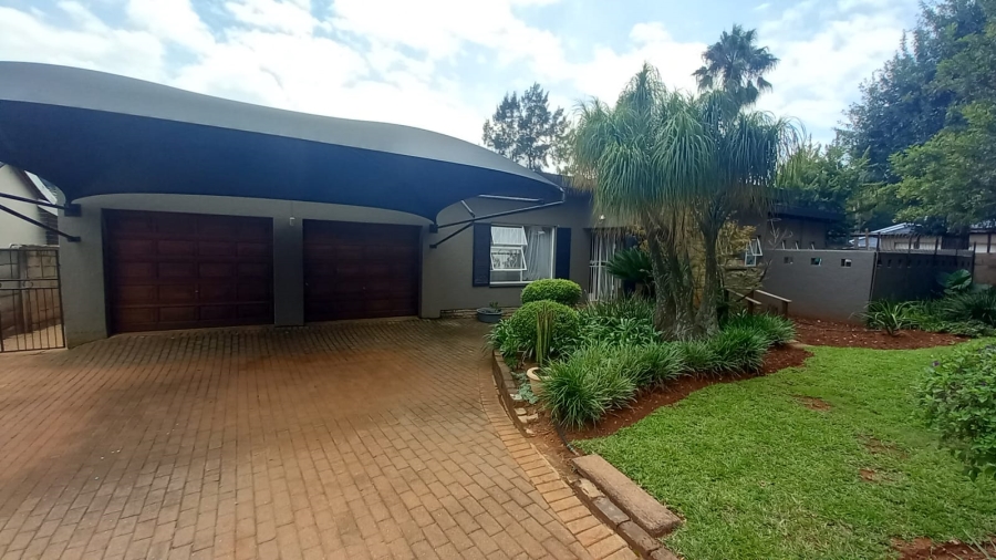 4 Bedroom Property for Sale in Helderkruin Gauteng