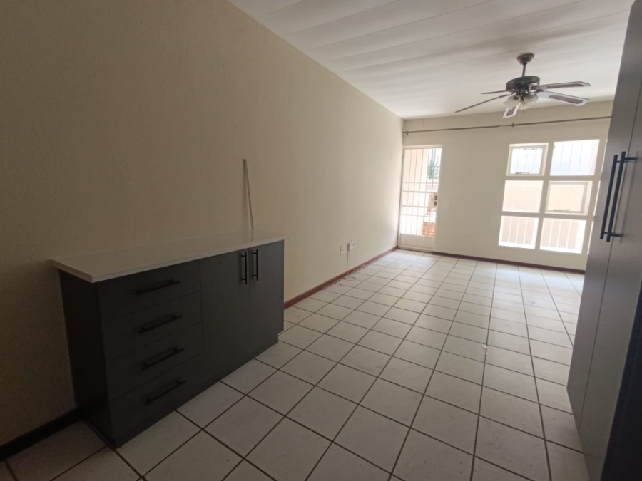2 Bedroom Property for Sale in New Redruth Gauteng