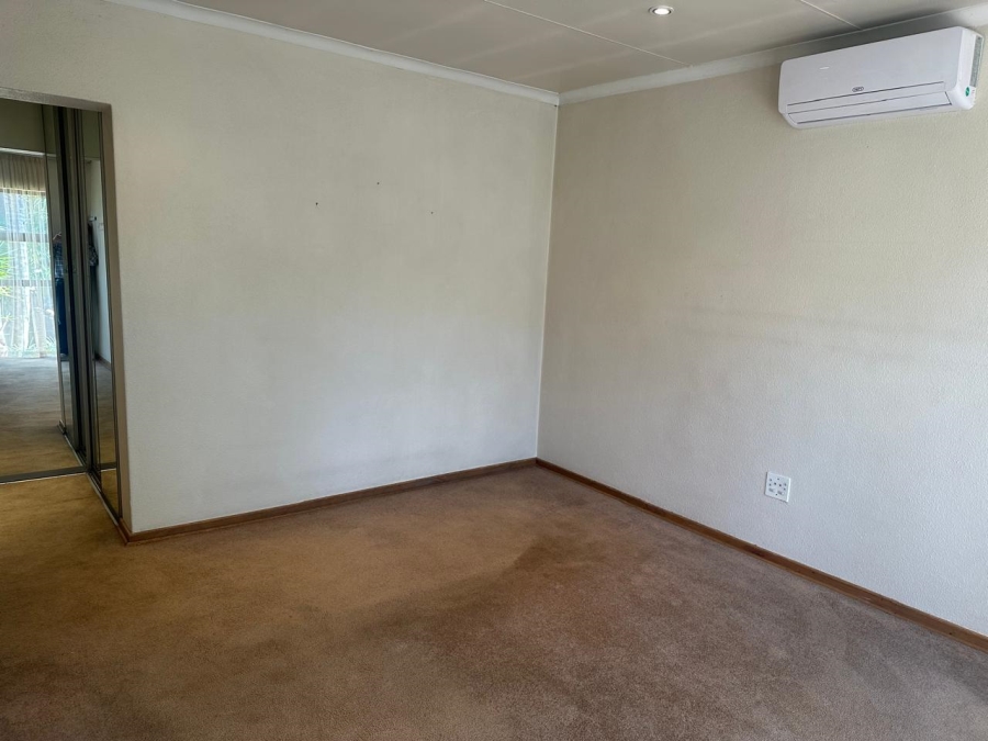 4 Bedroom Property for Sale in Marais Steyn Park Gauteng