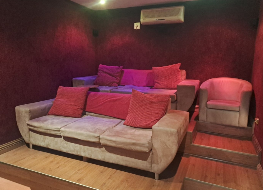 4 Bedroom Property for Sale in Linmeyer Gauteng