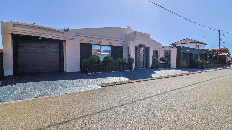 4 Bedroom Property for Sale in Lenasia Ext 5 Gauteng