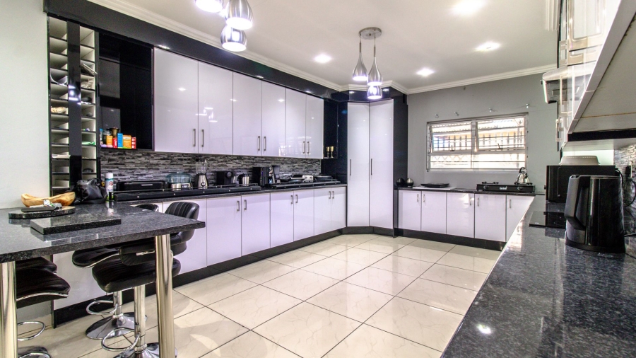 4 Bedroom Property for Sale in Lenasia Ext 5 Gauteng