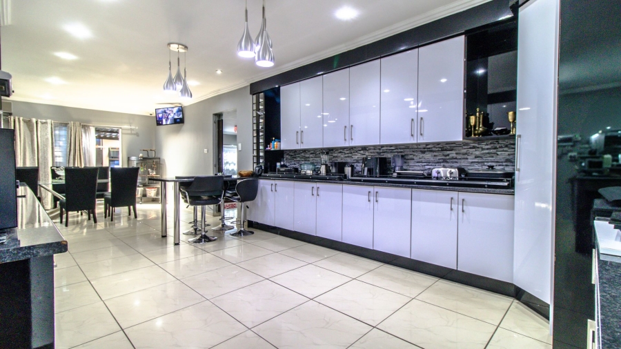 4 Bedroom Property for Sale in Lenasia Ext 5 Gauteng