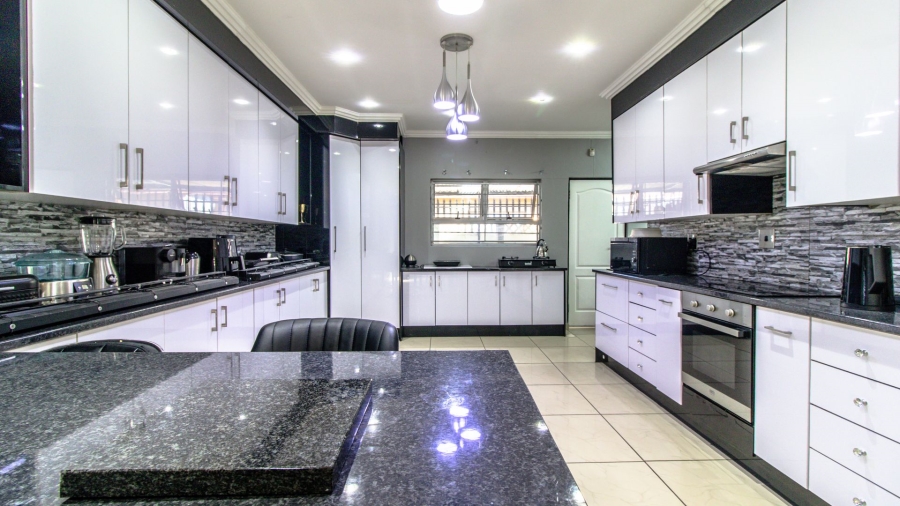 4 Bedroom Property for Sale in Lenasia Ext 5 Gauteng