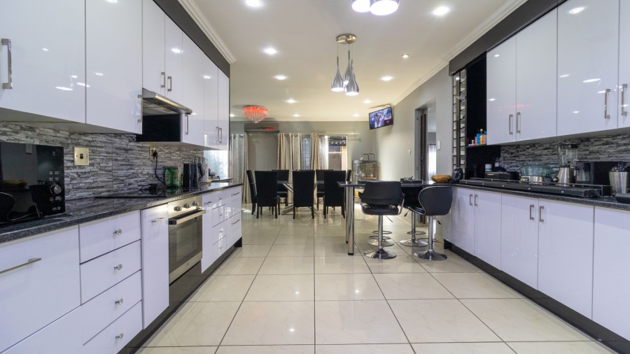 4 Bedroom Property for Sale in Lenasia Ext 5 Gauteng