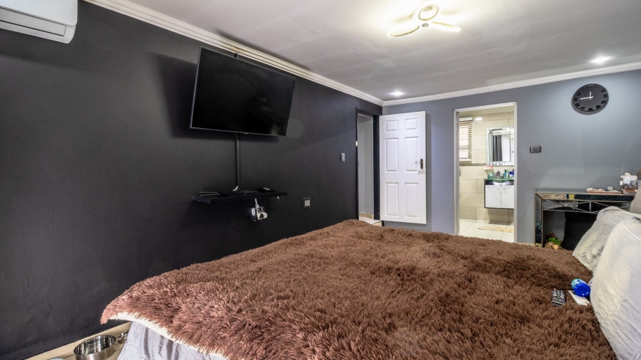 4 Bedroom Property for Sale in Lenasia Ext 5 Gauteng