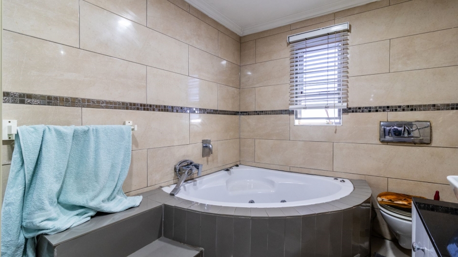 4 Bedroom Property for Sale in Lenasia Ext 5 Gauteng