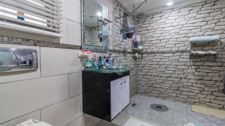 4 Bedroom Property for Sale in Lenasia Ext 5 Gauteng