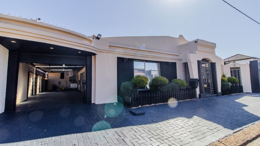 4 Bedroom Property for Sale in Lenasia Ext 5 Gauteng