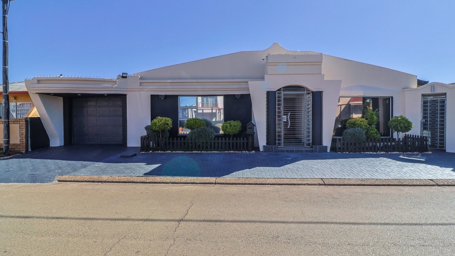 4 Bedroom Property for Sale in Lenasia Ext 5 Gauteng